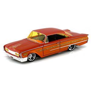 Автомодель 1:24 1960 Ford Starliner