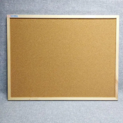 Доска пробковая в деревянной рамке